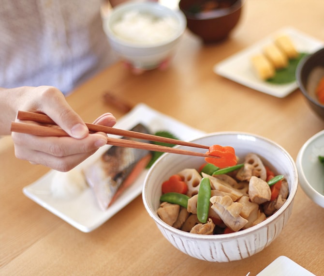 食事をする様子